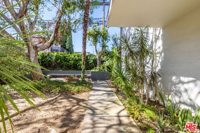 4343 Finley Avenue 2, Los Angeles, CA 90027