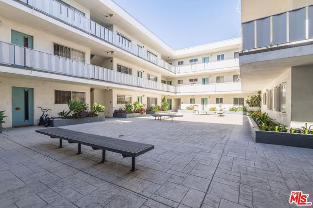 4343 Finley Avenue 2, Los Angeles, CA 90027