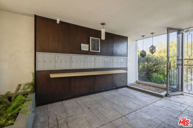 4343 Finley Avenue 2, Los Angeles, CA 90027