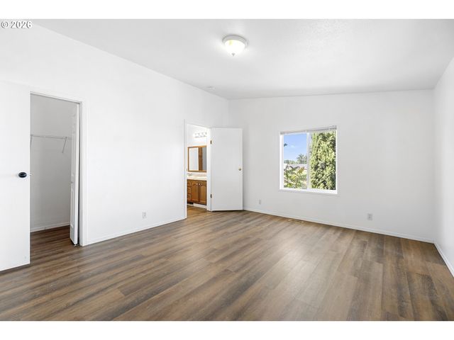 3228 Ne LOMBARD St, Portland, OR 97211