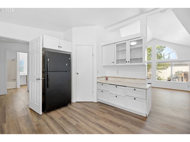 3228 Ne LOMBARD St, Portland, OR 97211
