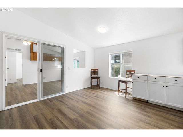 3228 Ne LOMBARD St, Portland, OR 97211