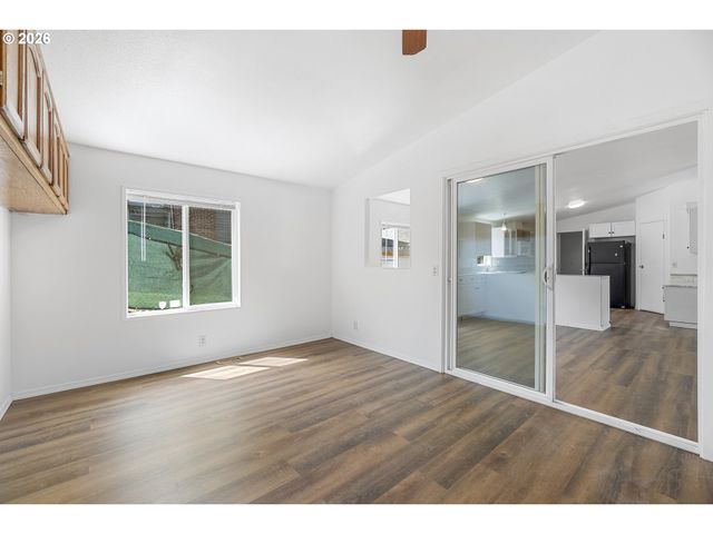 3228 Ne LOMBARD St, Portland, OR 97211