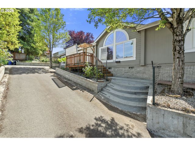 3228 Ne LOMBARD St, Portland, OR 97211