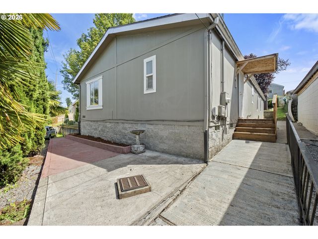 3228 Ne LOMBARD St, Portland, OR 97211