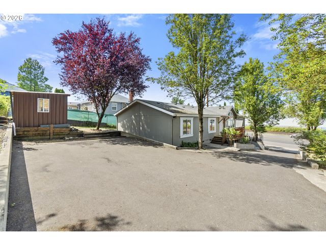 3228 Ne LOMBARD St, Portland, OR 97211
