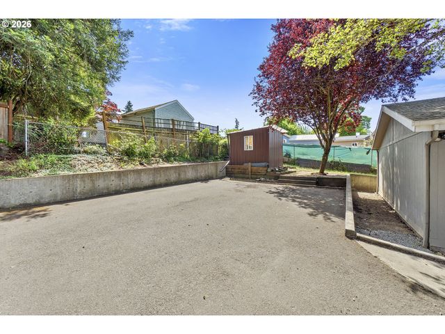 3228 Ne LOMBARD St, Portland, OR 97211