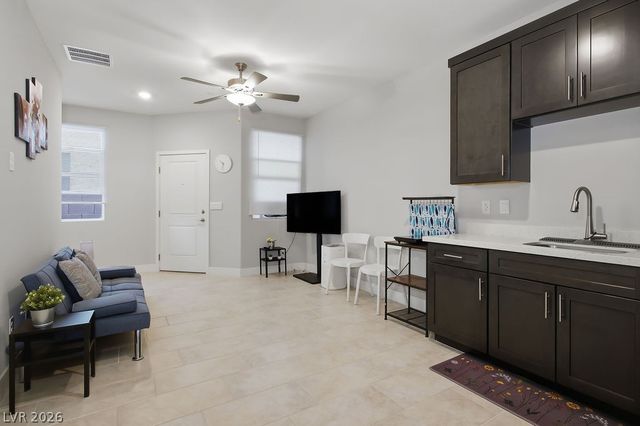 1914 MOLLY BROOK Drive, North Las Vegas, NV 89084