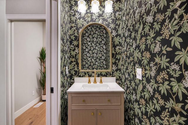 5319 Glenwood Avenue, Golden Valley, MN 55422