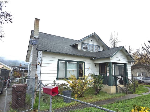 450 E 3RD Ave, Riddle, OR 97469