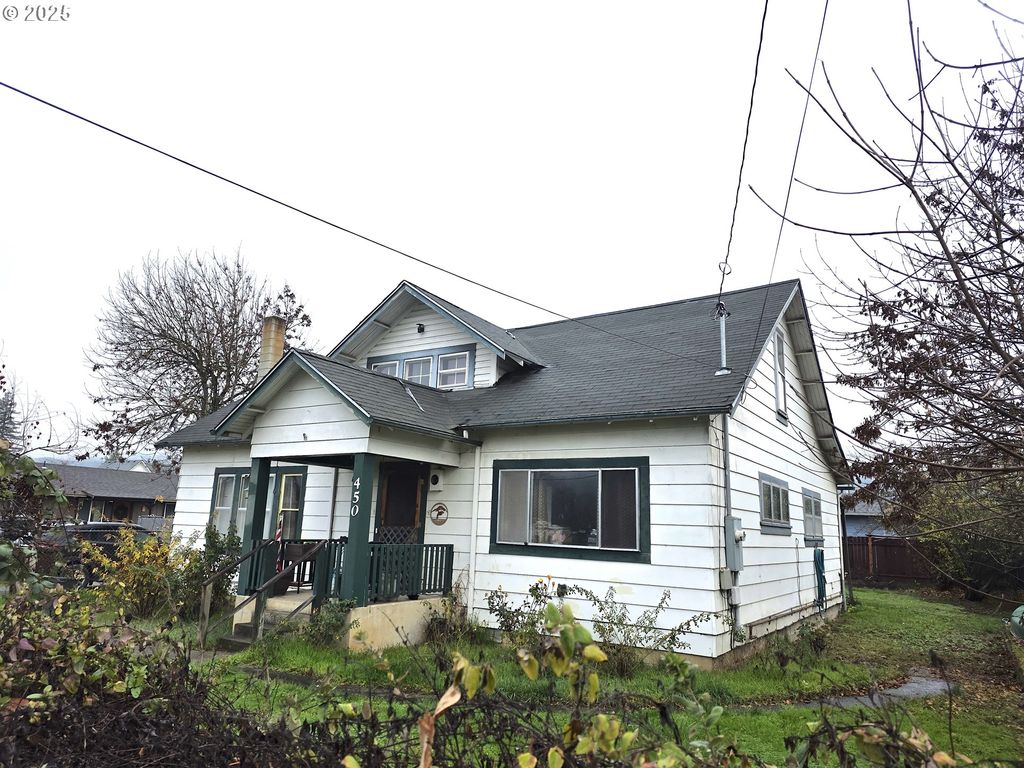 450 E 3RD Ave, Riddle, OR 97469