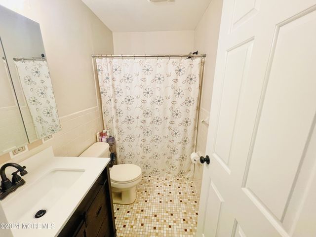 614 Sharon Garden Court 614, Woodbridge, NJ 07095