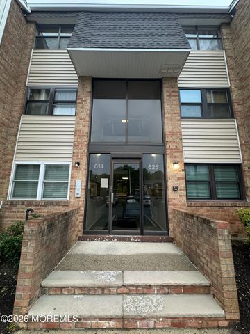 614 Sharon Garden Court 614, Woodbridge, NJ 07095
