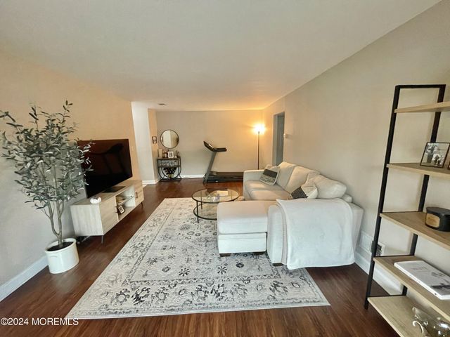 614 Sharon Garden Court 614, Woodbridge, NJ 07095