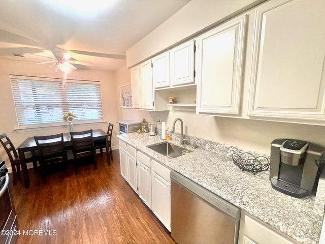 614 Sharon Garden Court 614, Woodbridge, NJ 07095