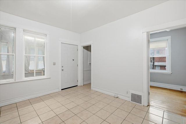 4340 N Drake Avenue N, Chicago, IL 60618