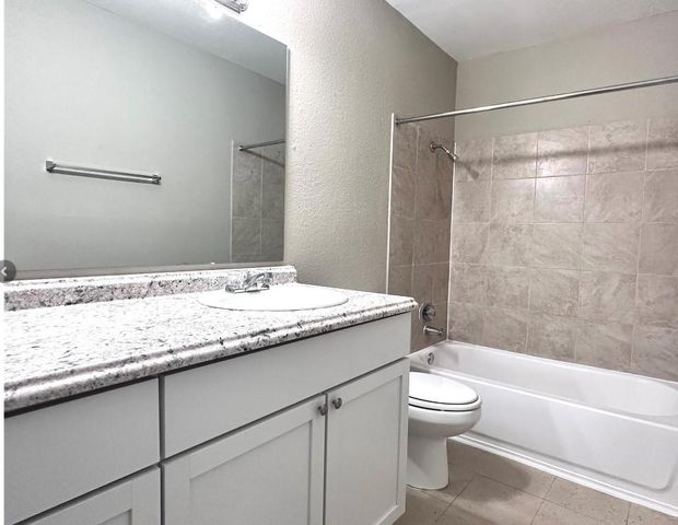 2200 Cypress Landing F-7, Houston, TX 77090