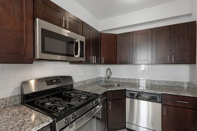 1608 W Sherwin Avenue 610, Chicago, IL 60626