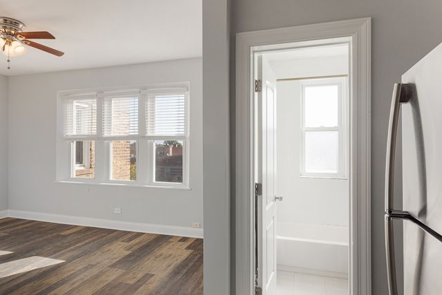 1608 W Sherwin Avenue 610, Chicago, IL 60626