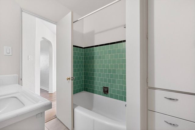 425 Sierra Drive SE, Albuquerque, NM 87108