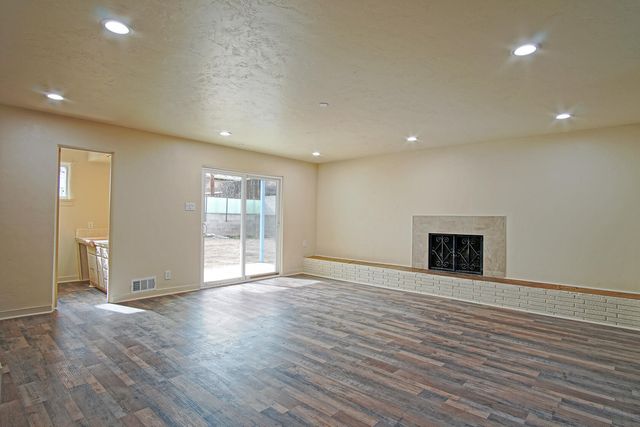 425 Sierra Drive SE, Albuquerque, NM 87108