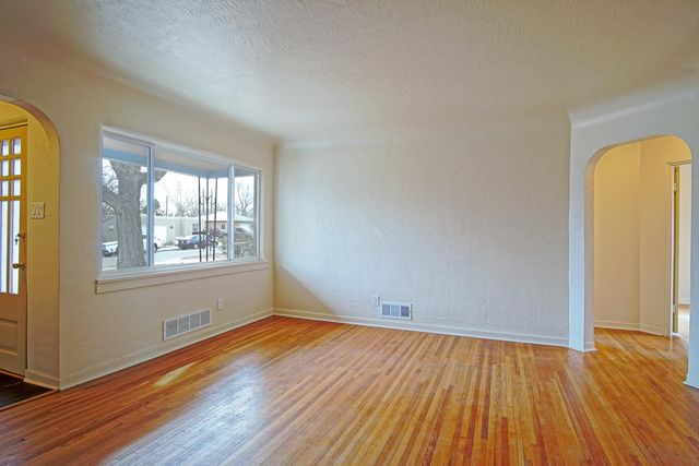 425 Sierra Drive SE, Albuquerque, NM 87108