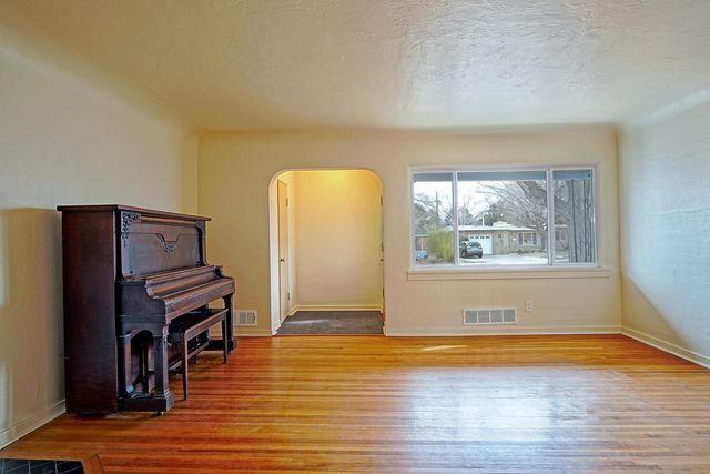 425 Sierra Drive SE, Albuquerque, NM 87108