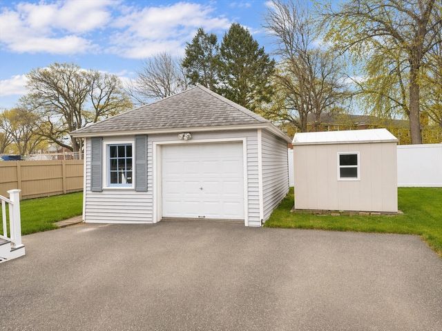 23 York St, West Springfield, MA 01089