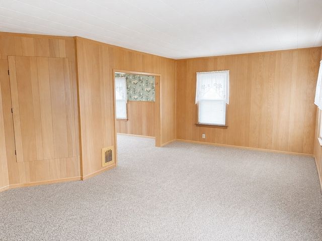 23 York St, West Springfield, MA 01089