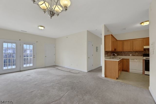 520 Victor St 42, Saddle Brook Twp., NJ 07663
