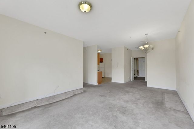 520 Victor St 42, Saddle Brook Twp., NJ 07663