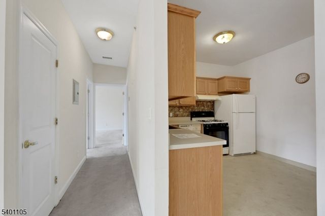 520 Victor St 42, Saddle Brook Twp., NJ 07663