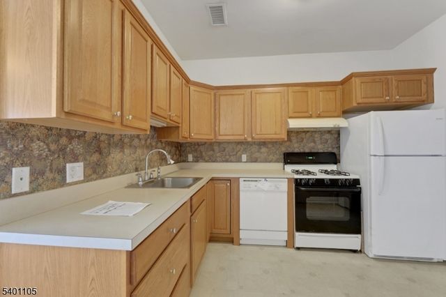 520 Victor St 42, Saddle Brook Twp., NJ 07663