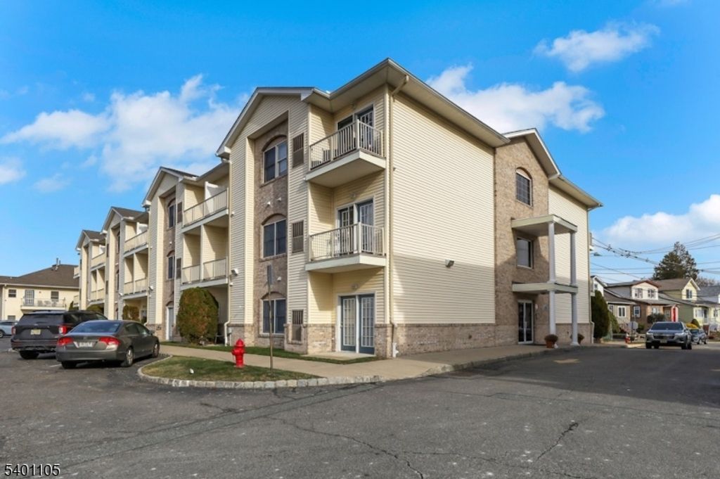 520 Victor St 42, Saddle Brook Twp., NJ 07663