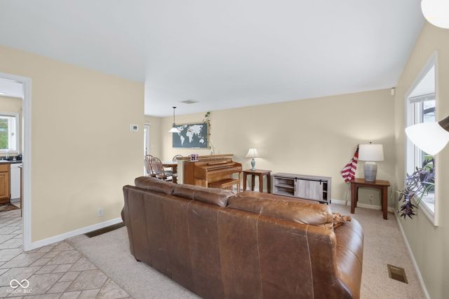 3077 Hawcreek Boulevard, Columbus, IN 47203