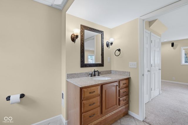 3077 Hawcreek Boulevard, Columbus, IN 47203