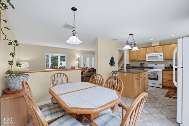 3077 Hawcreek Boulevard, Columbus, IN 47203