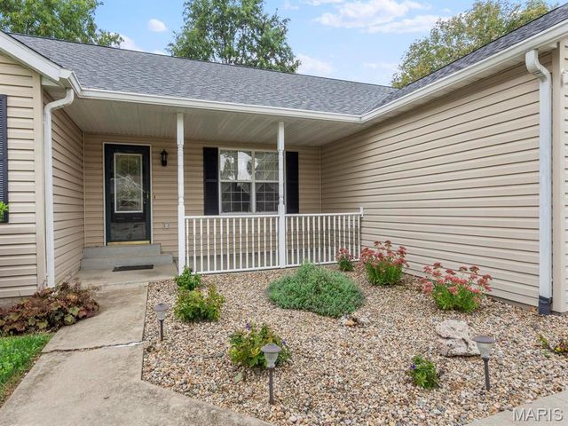 710 Mary Ann Court, Freeburg, IL 62243