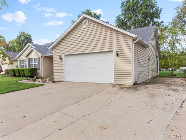 710 Mary Ann Court, Freeburg, IL 62243