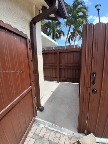 1231 SW 136th Pl B, Miami, FL 33184