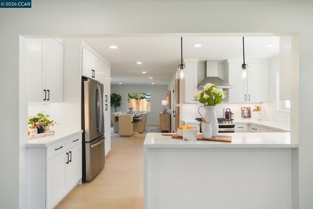 1543 Laverne Ct, Concord, CA 94521