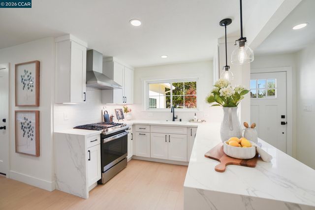 1543 Laverne Ct, Concord, CA 94521