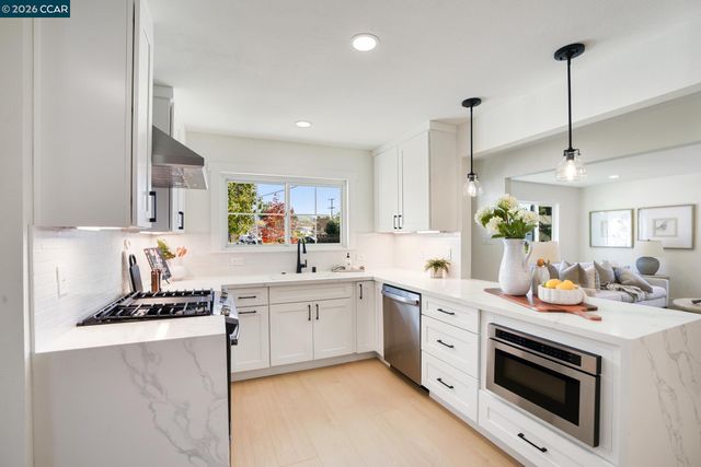 1543 Laverne Ct, Concord, CA 94521