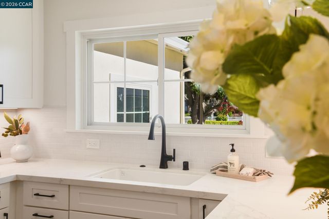 1543 Laverne Ct, Concord, CA 94521