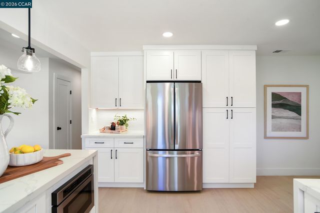 1543 Laverne Ct, Concord, CA 94521