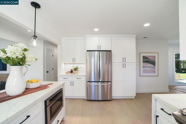 1543 Laverne Ct, Concord, CA 94521