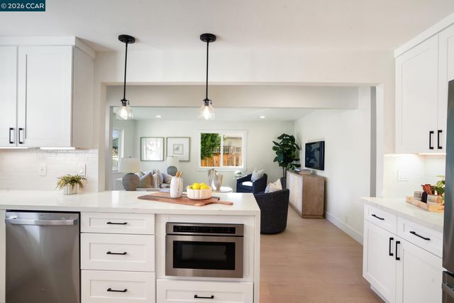 1543 Laverne Ct, Concord, CA 94521