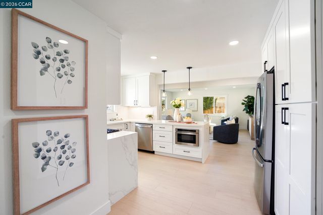 1543 Laverne Ct, Concord, CA 94521