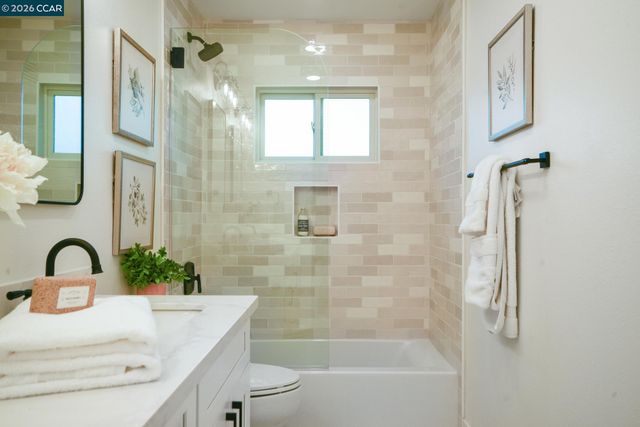 1543 Laverne Ct, Concord, CA 94521