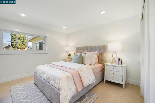 1543 Laverne Ct, Concord, CA 94521